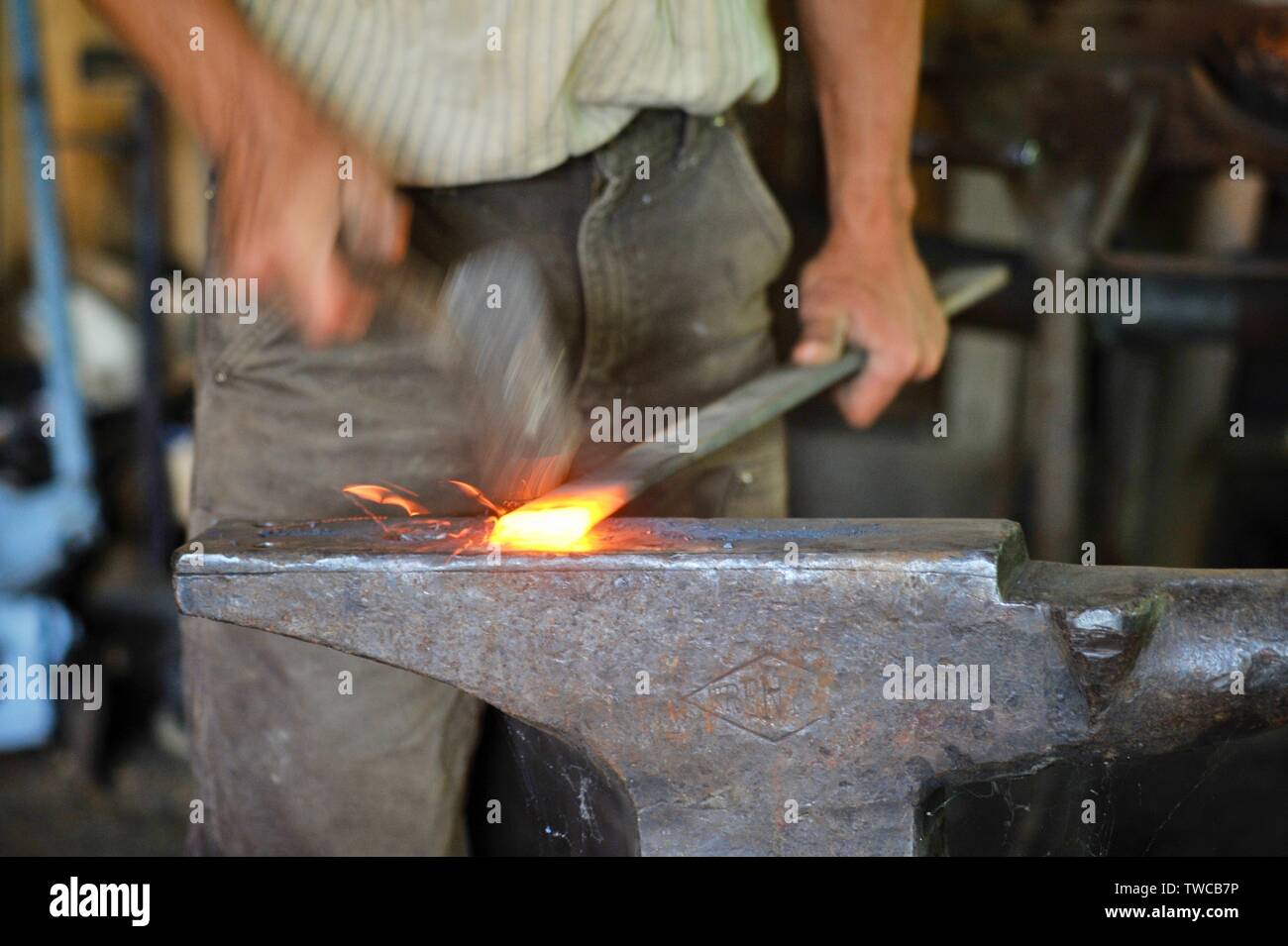 Blacksmith and anvil hires stock photography and images Alamy