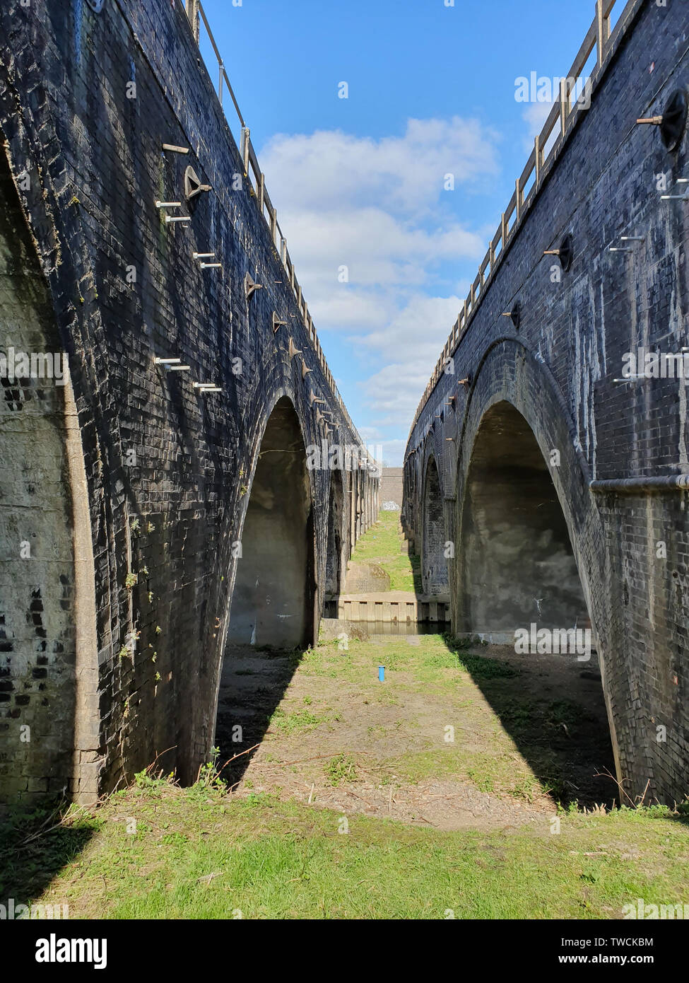 Brick arch bridge hi-res stock photography and images - Alamy