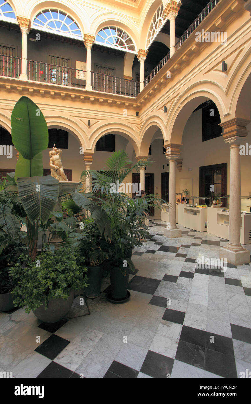 Spain; Andalusia; Seville; Palacio Villapanes, hotel, patio, Stock Photo