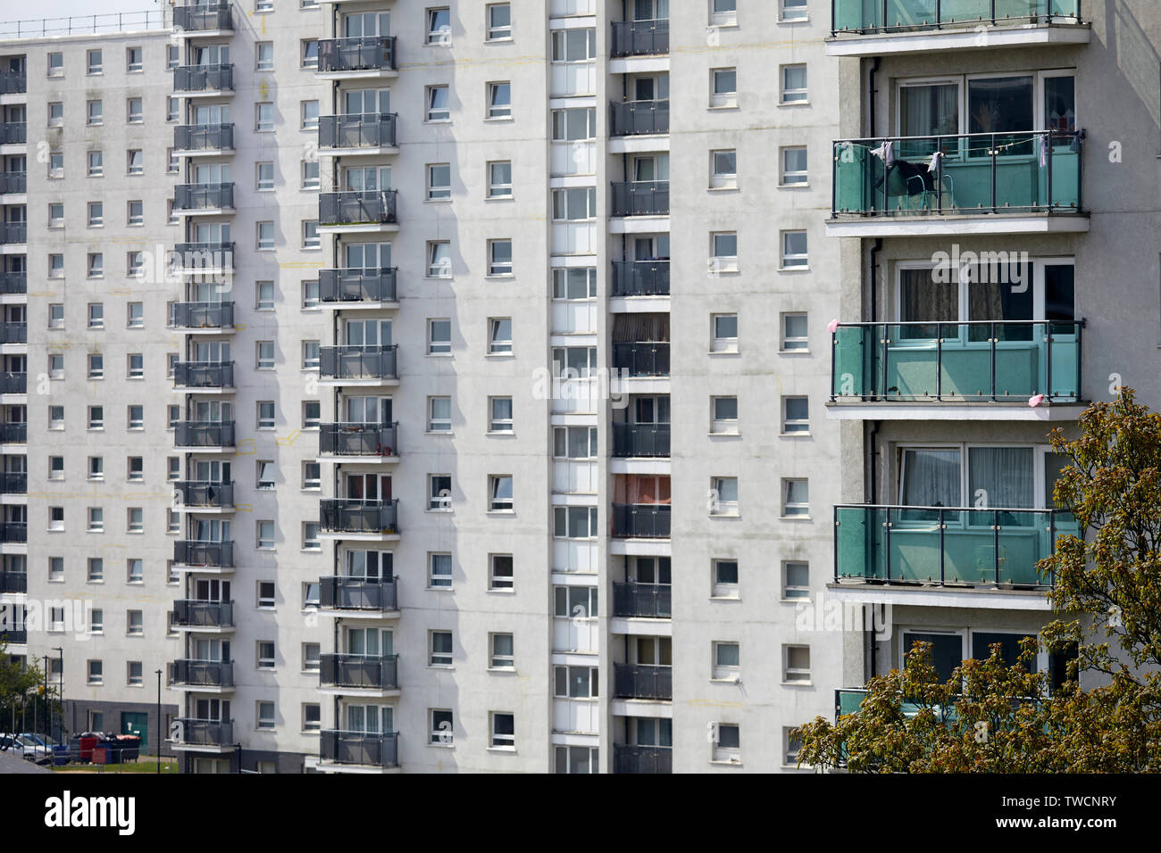 Block flats hi-res stock photography and images - Alamy