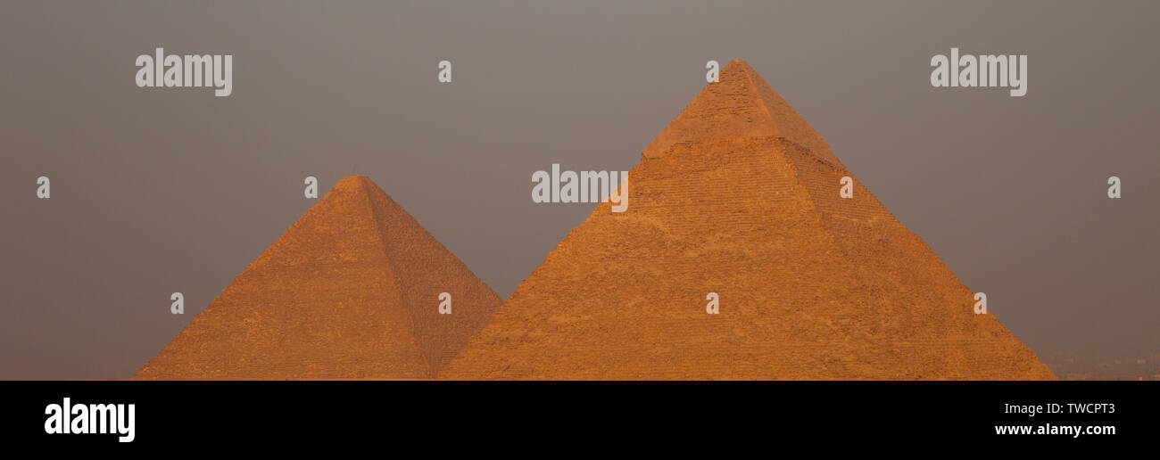 Kefrén y Gran Pirámide,Pirámides de Giza, Meseta de Giza, El Cairo, Valle del Nilo, Egipto. Stock Photo