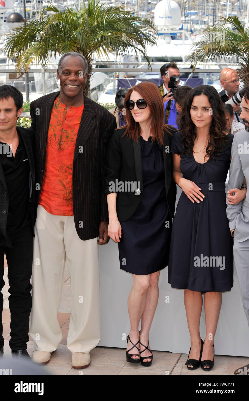 CANNES, FRANCE. May 14, 2008: Danny Glover, Julianne Moore & Alice Braga  (right) at photocall for