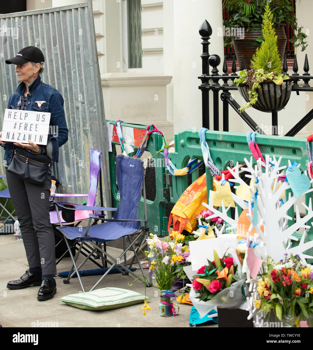 London, UK. 19th June 2019. Hunger strike: Supporter of Richard Ratcliffe who is on hunger strike in front of the Iranian embassy in London in protest of the detention of his wife Nazanin Zaghari in Iran over spying allegations. Credit: Joe Kuis / Alamy Stock Photo