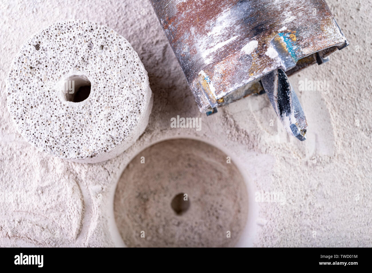 Drill for drilling large holes in the wall. Device for making holes for