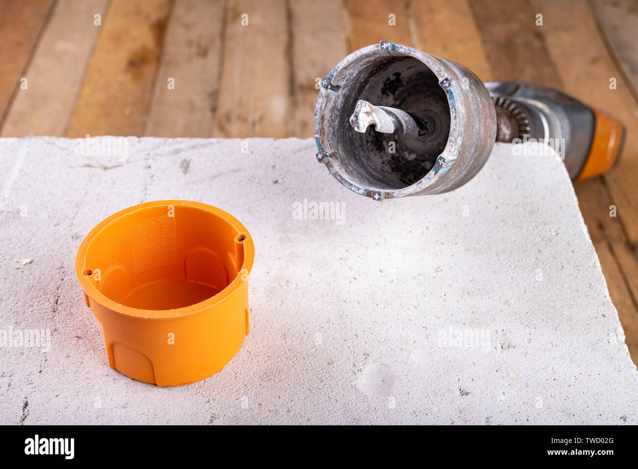 Drill for drilling large holes in the wall. Device for making holes for