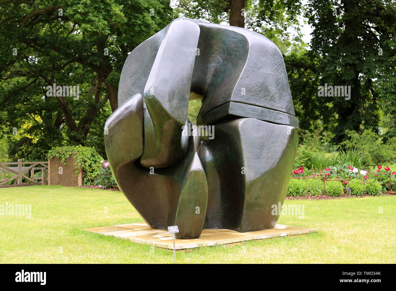 Henry moore locking piece sculpture hi-res stock photography and images ...