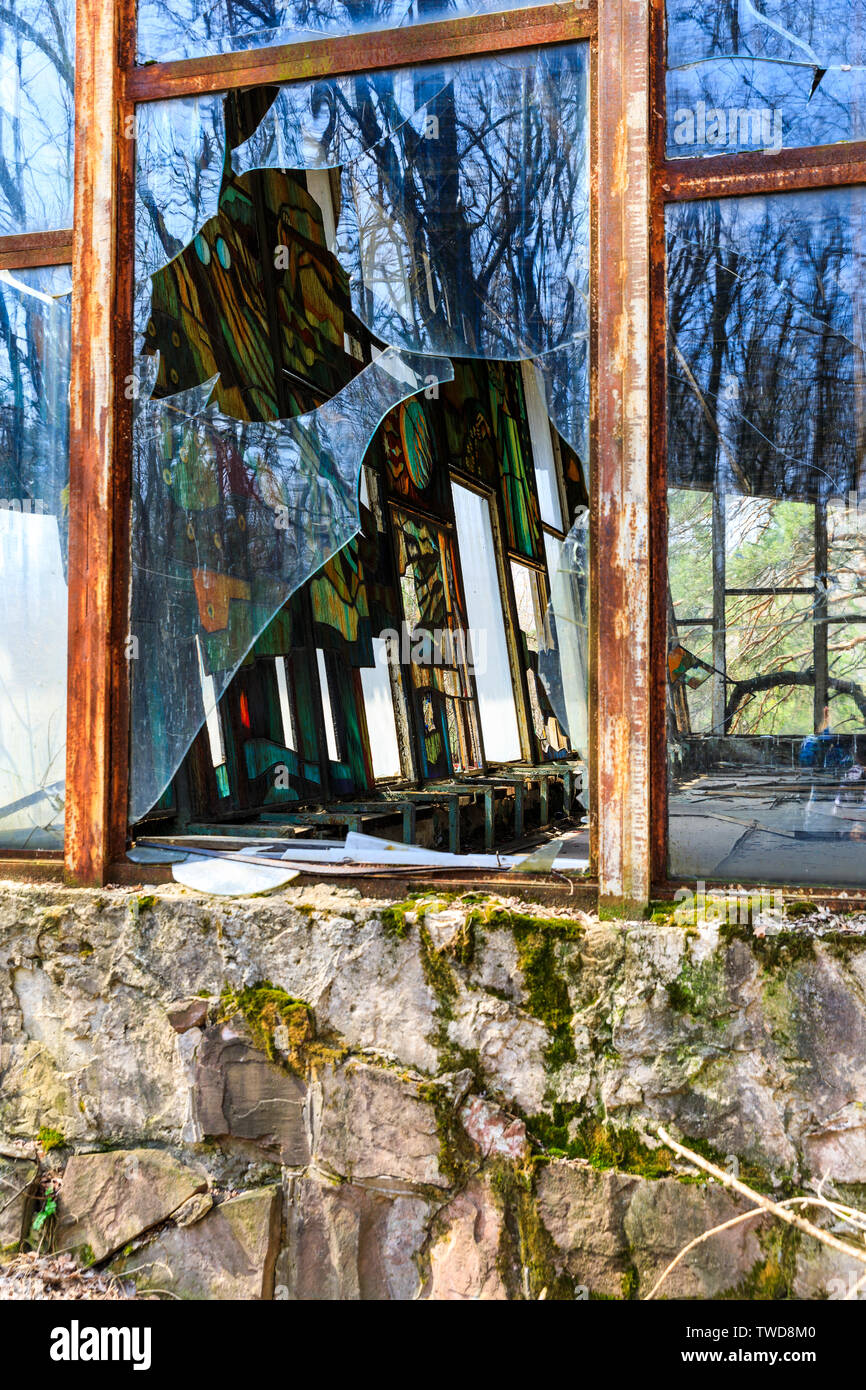 Eastern Europe, Ukraine, Pripyat, Chernobyl. Cafe Pripyat,  “the Dish”, broken windows. Stock Photo