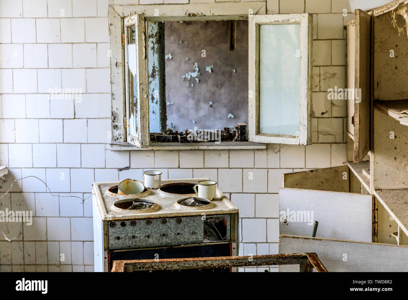 Eastern Europe, Ukraine, Pripyat, Chernobyl. The Hospital MsCh-126 (medical-sanitary unit). kitchen area. Stock Photo