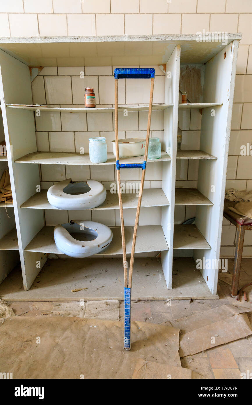Eastern Europe, Ukraine, Pripyat, Chernobyl. The Hospital MsCh-126 (medical-sanitary unit). Crutch and bedpans. April 11, 2018. Stock Photo