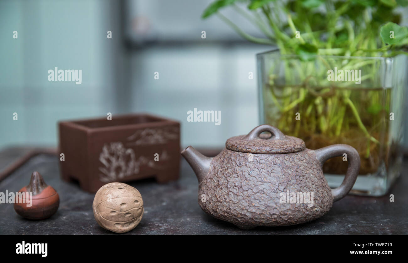 purple clay pot Stock Photo Alamy