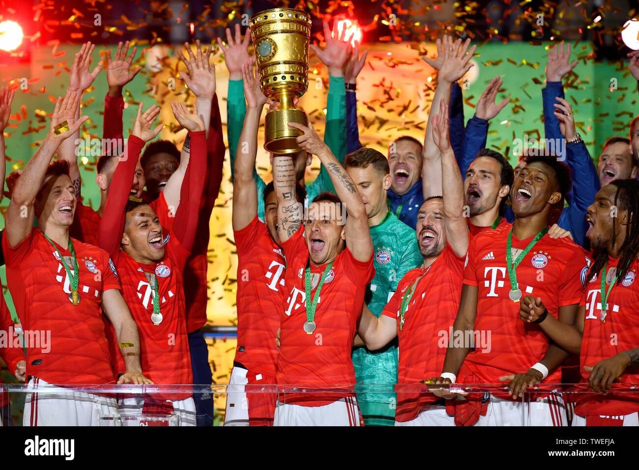 Rafinha FC Bayern Munich with cup, cheers at FC Bayern Munich after cup victory, 76th DFB Cup Final, RB Leipzig, RBL, against FC Bayern Munich, FCB Stock Photo