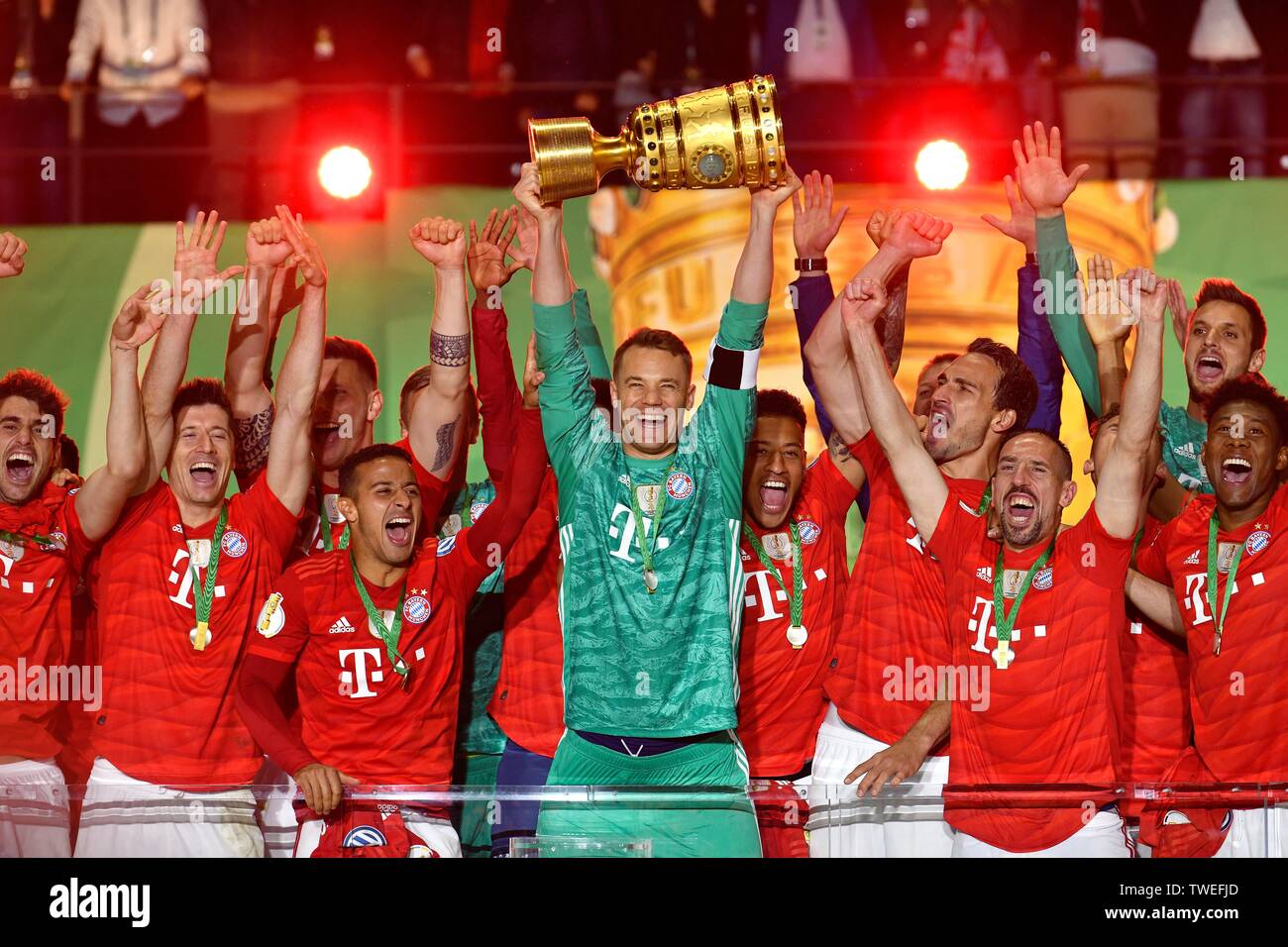 Goalkeeper Manuel Neuer FC Bayern Munich with cup, cheering at FC Bayern Munich after cup victory, 76th DFB cup final, RB Leipzig, RBL, against FC Stock Photo