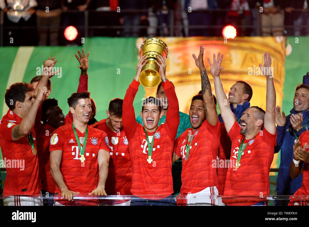 James Rodriguez FC Bayern Munich with cup, cheering at FC Bayern Munich after cup victory, 76th DFB cup final, RB Leipzig, RBL, against FC Bayern Stock Photo