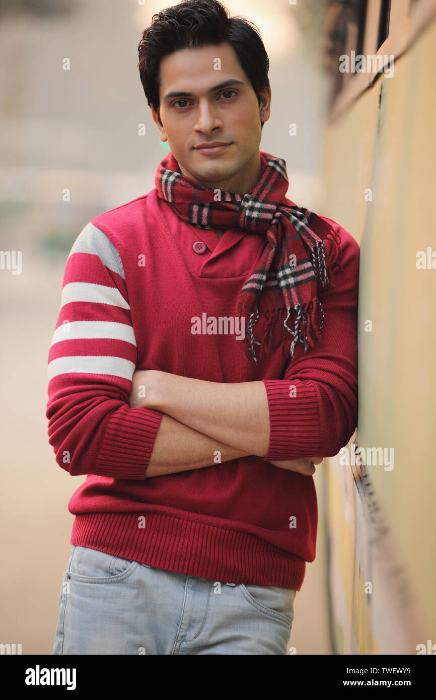 Portrait of a man leaning against a wall Stock Photo - Alamy