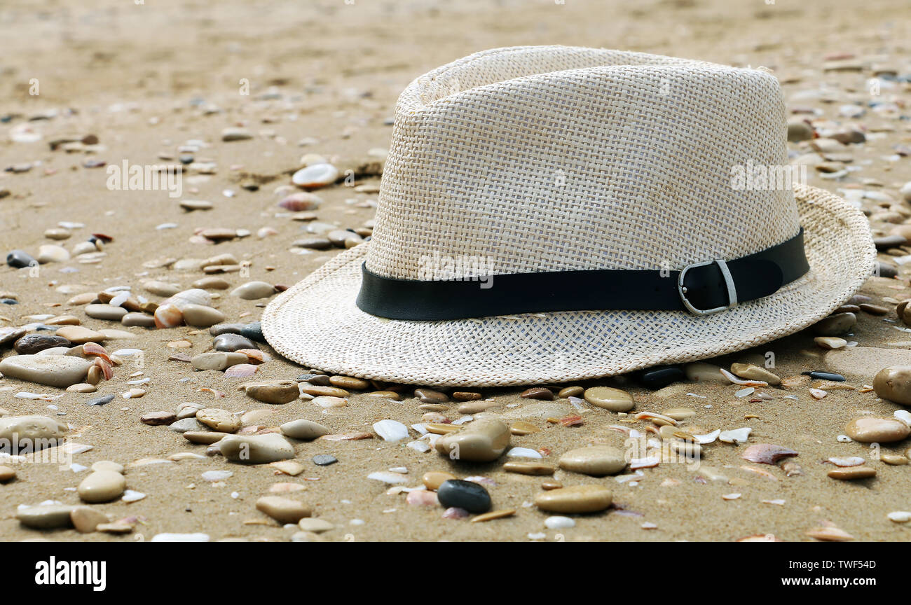 Close up straw hat hi-res stock photography and images - Alamy