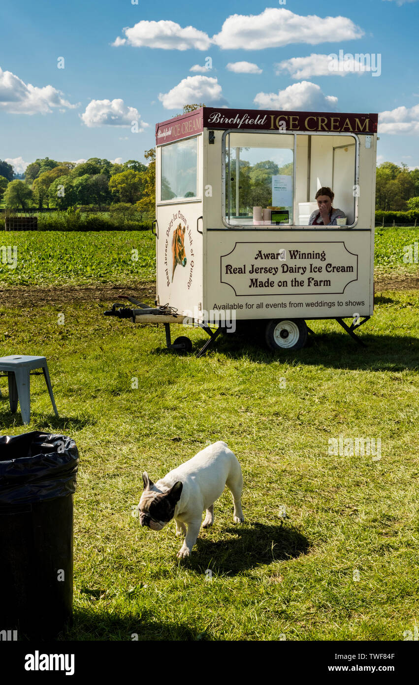 Refreshments cart hires stock photography and images Alamy