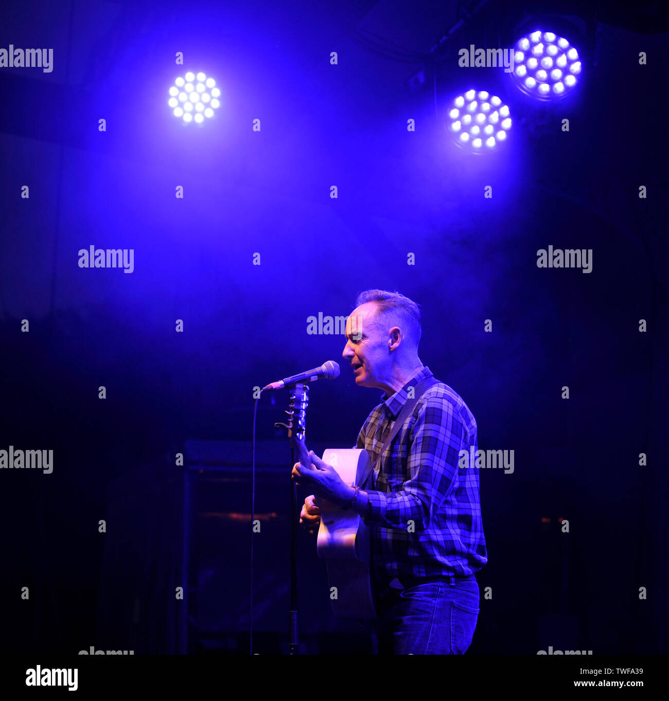 Former Aztec Camera musician Roddy Frame performs a solo acoustic set at the Kelvingrove Bandstand, Glasgow Stock Photo