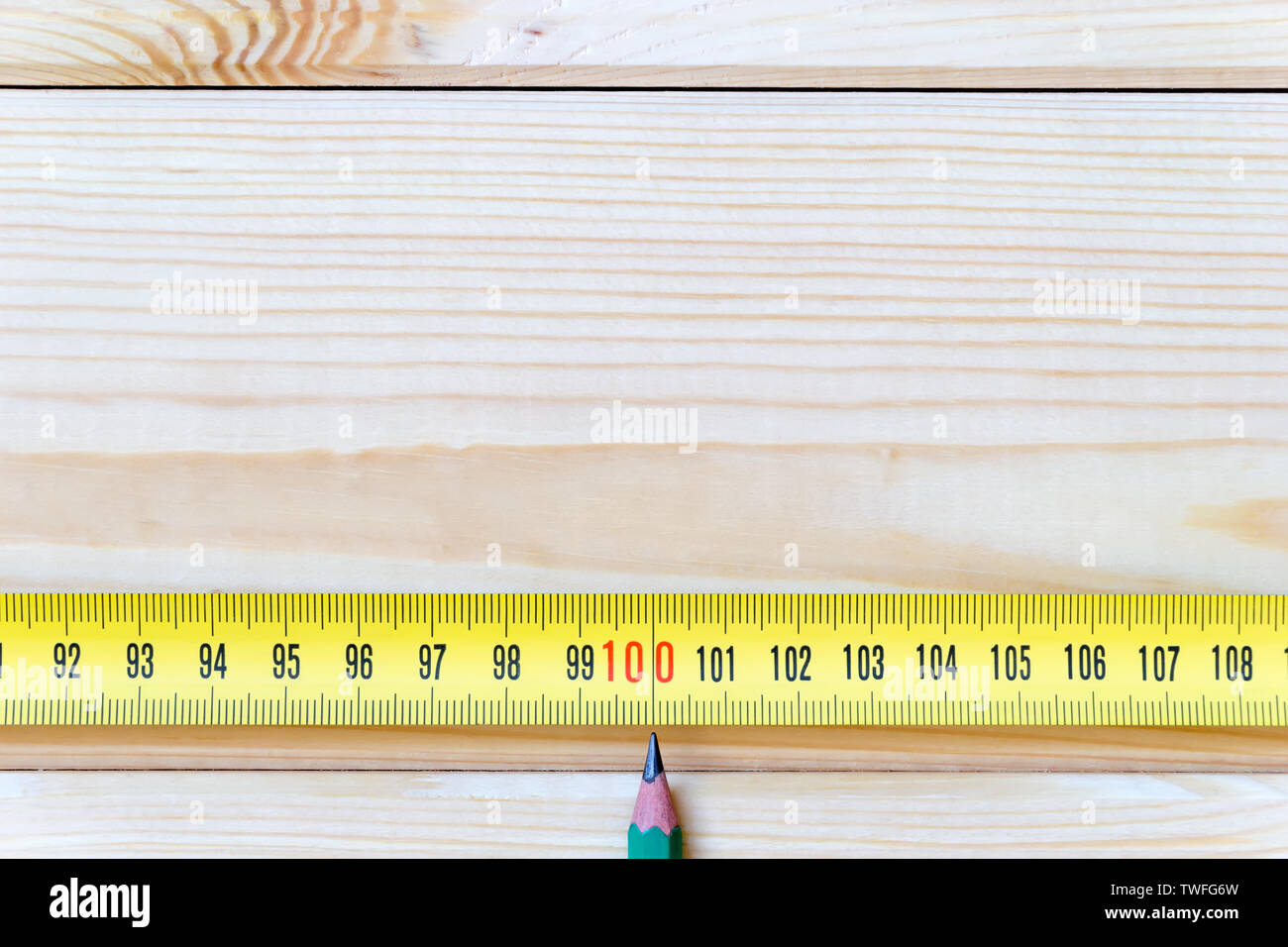 One hundred centimeters on measuring tape with copy space. The tip of a simple pencil indicates the gradation of the measuring tape on one meter. Ligh Stock Photo Alamy
