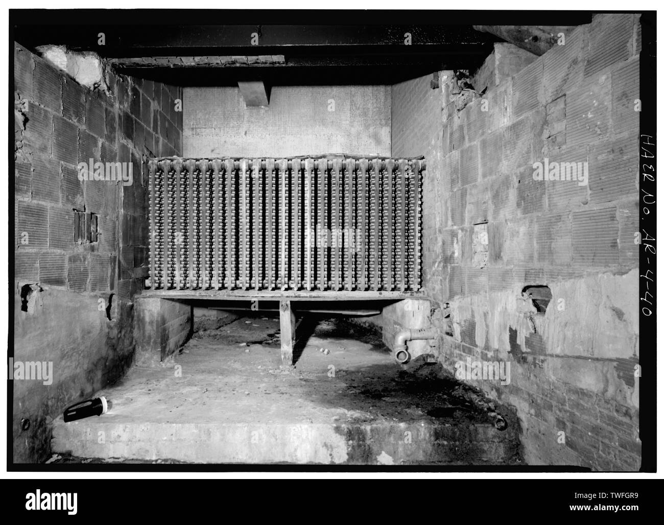 PLENUM INTERIOR, SHOWING HEATING COILS AND BY-PASS - Hot Springs National Park, Bathhouse Row, Fordyce Bathhouse- Mechanical and Piping Systems, State Highway 7, 1 mile north of U.S. Highway 70, Hot Springs, Garland County, AR Stock Photo