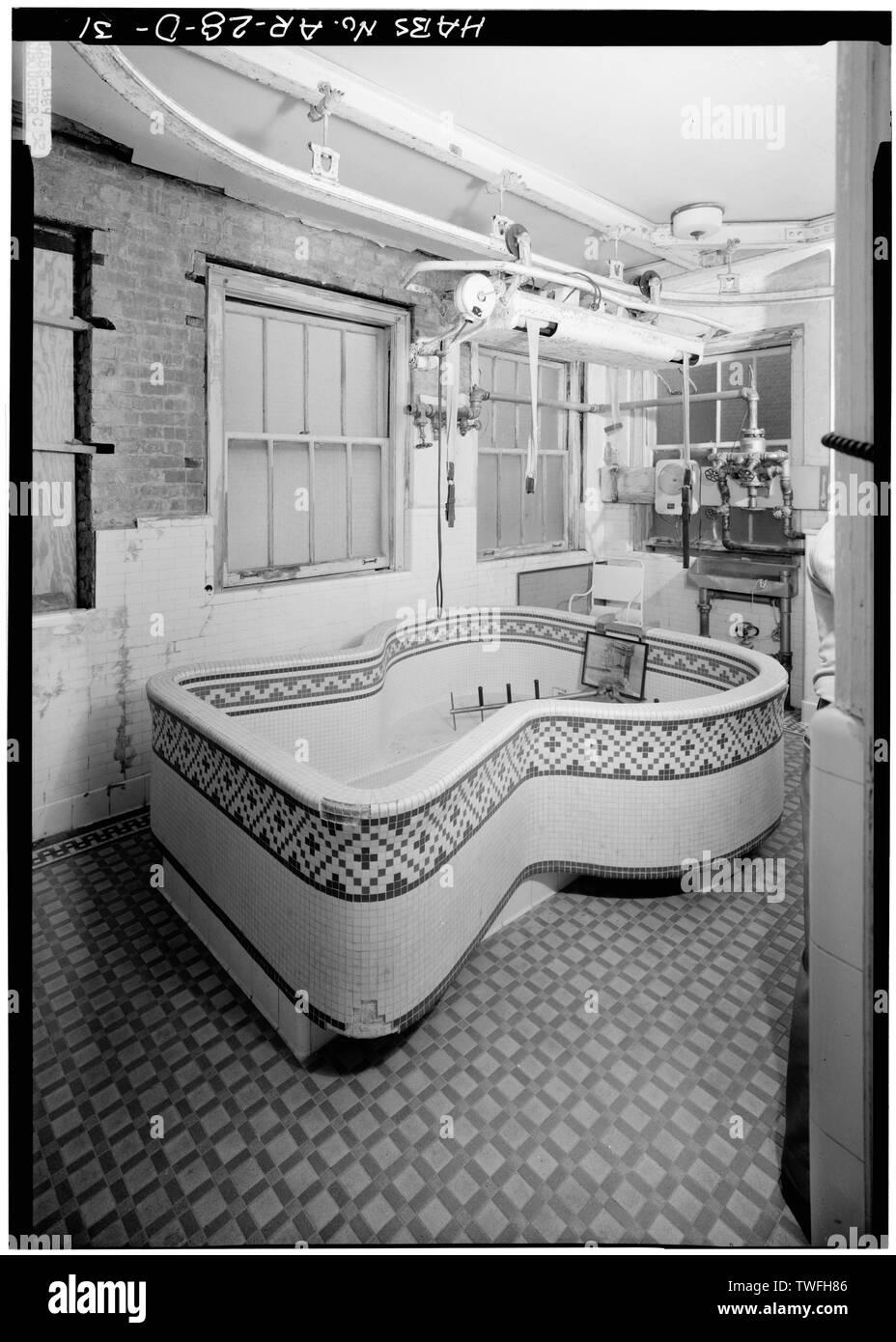 POOL ROOM DETAIL SHOWING HOIST AND RAIL, THIRD FLOOR, FROM NORTHWEST