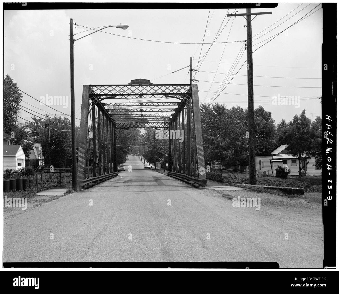 PORTAL VIEW LOOKING EAST SHOWING TRUSSES, PORTAL, STRUTS, SIDEWALKS, ROADWAYS AND RAILINGS - Third Street Southeast Bridge, Spanning Nimishillen Creek, Canton, Stark County, OH Stock Photo