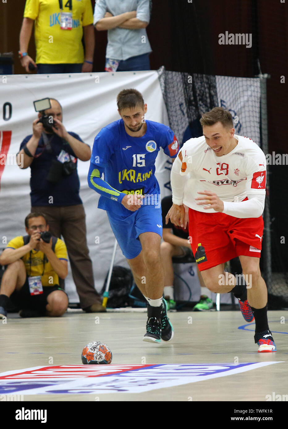 Kyiv Ukraine June 12 19 Lasse Bredekjaer Andersson Of Denmark R Fights For A Ball With Oleksandr Tilte Of Ukraine During Their Ehf Euro Stock Photo Alamy Kyiv Ukraine June 12 19 Lasse Bredekjaer Andersson Of Denmark R Fights For A Ball With Oleksandr Tilte Of Ukraine During Their Ehf Euro Stock Photo Alamy