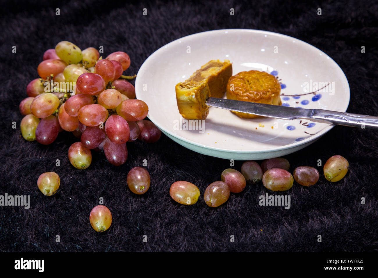 The Mid-Autumn Festival is approaching. The moon cakes are fast. Stock Photo