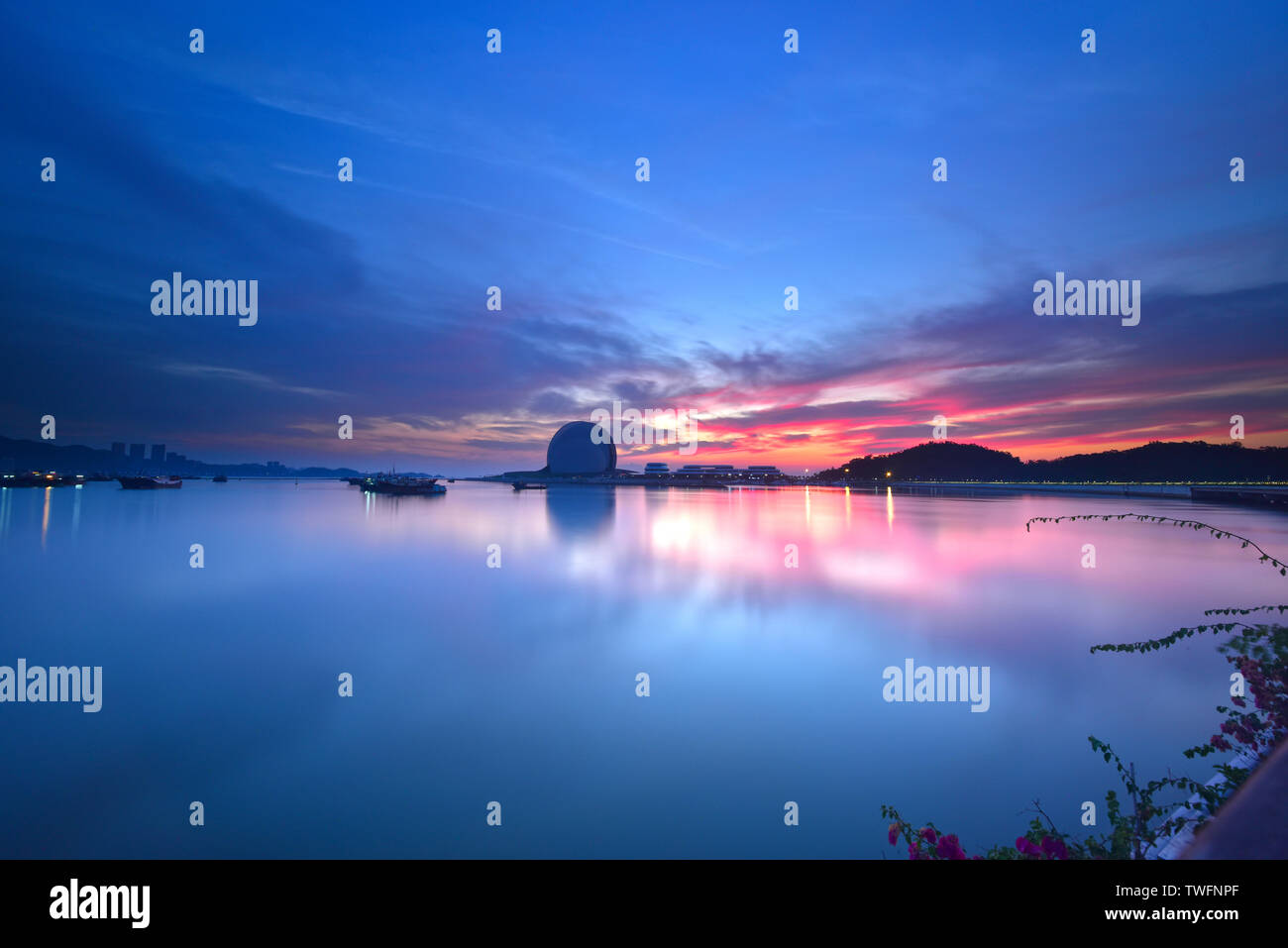 The glow before sunrise at the Zhuhai Opera House Stock Photo - Alamy
