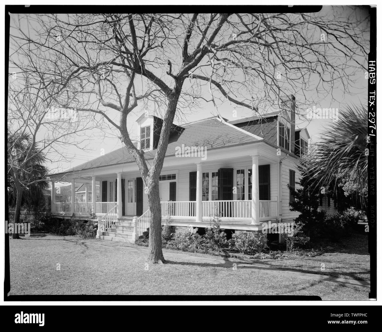PRINCIPAL (EAST) SIDE - Williams-Tucker House, 3601 Avenue P, Galveston, Galveston County, TX Stock Photo