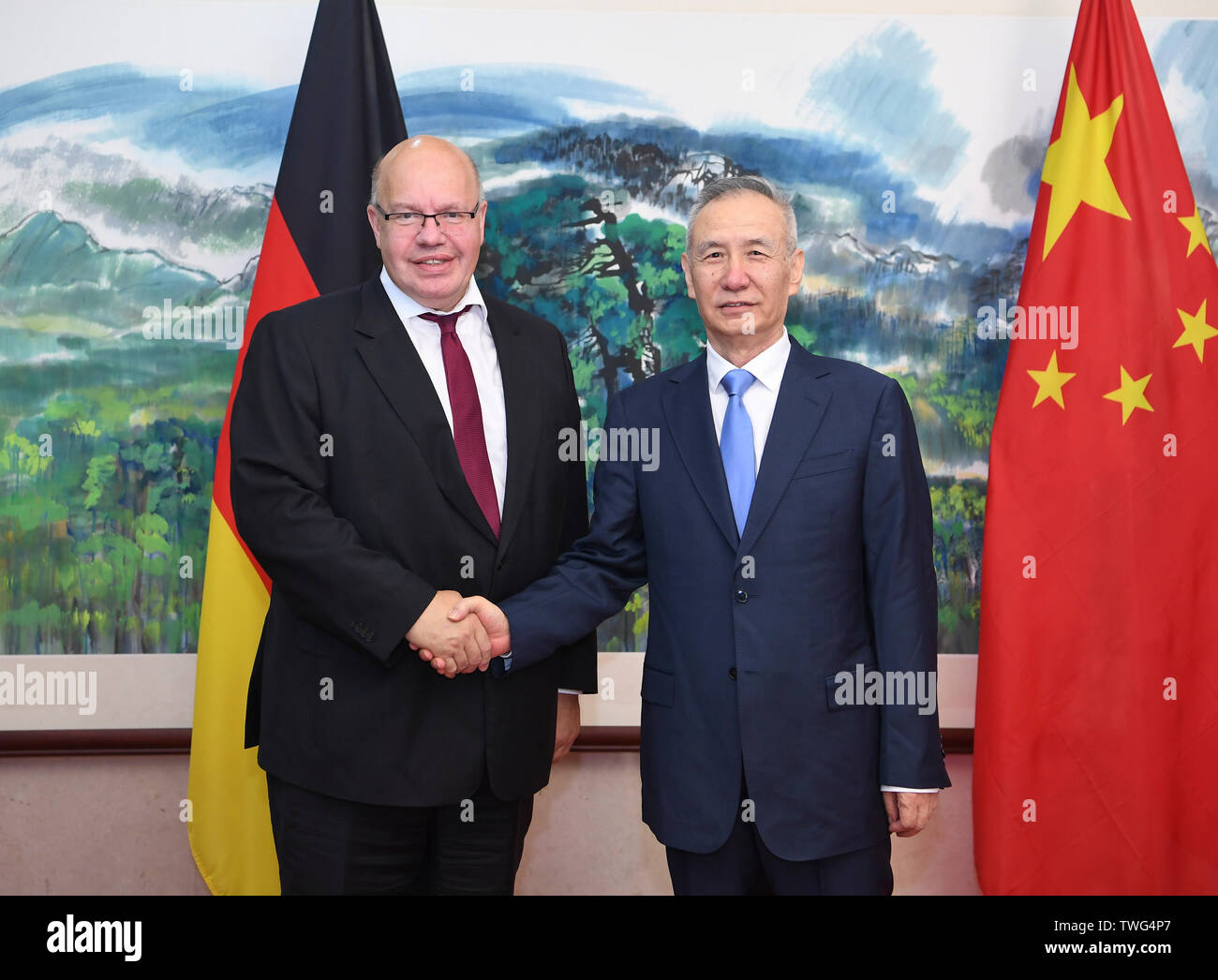 Beijing, China. 20th June, 2019. Chinese Vice Premier Liu He (R) meets with German Minister for Economic Affairs and Energy Peter Altmaier in Beijing, capital of China, June 20, 2019. Credit: Zhang Ling/Xinhua/Alamy Live News Stock Photo