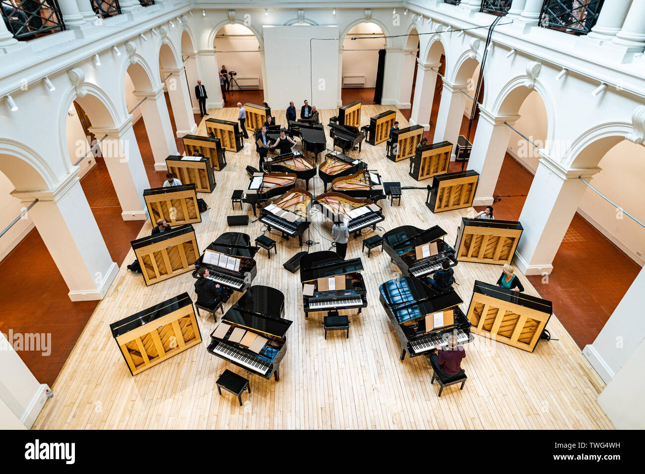 Piano circus scotland hires stock photography and images Alamy