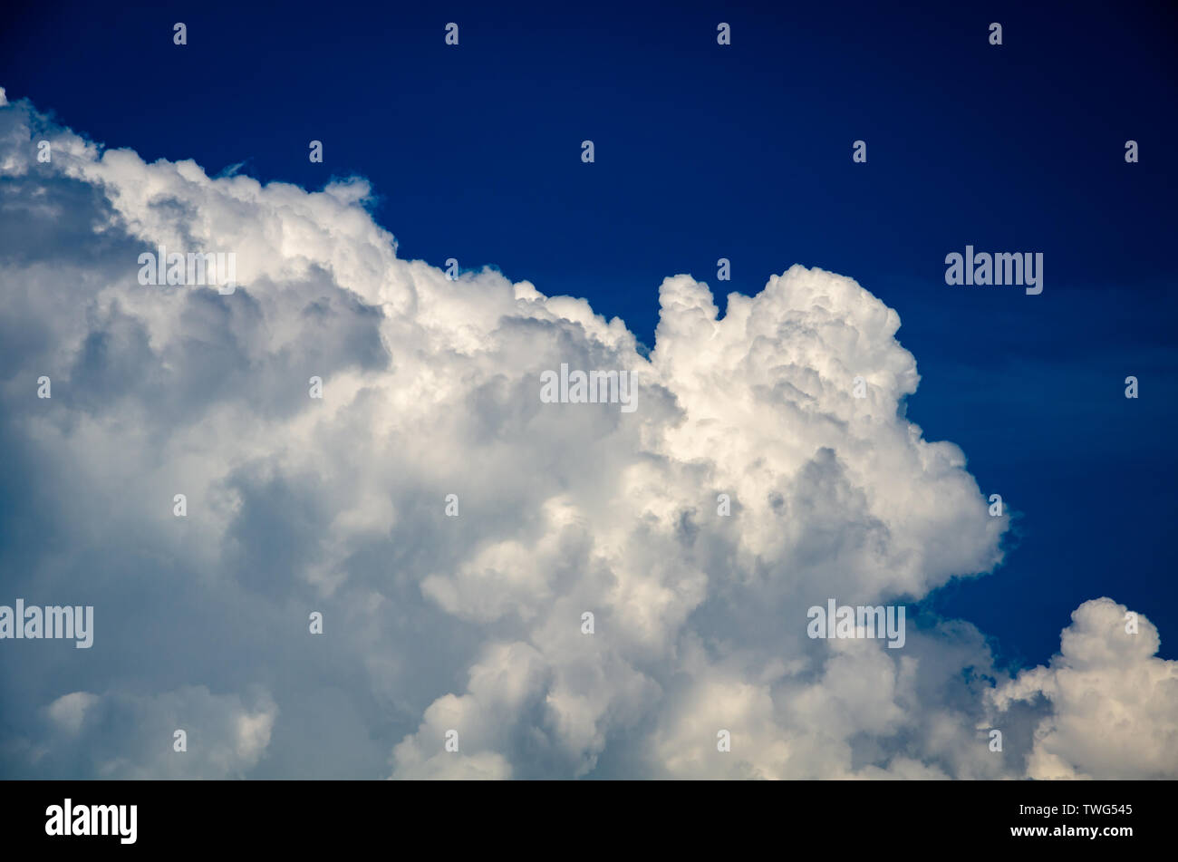Blue sky background with white cumulus clouds Stock Photo - Alamy