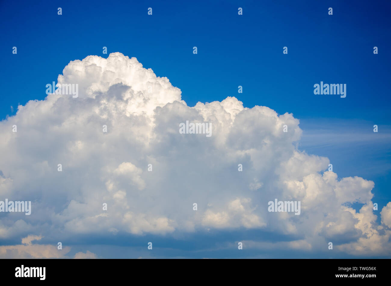 Blue sky background with white cumulus clouds Stock Photo - Alamy