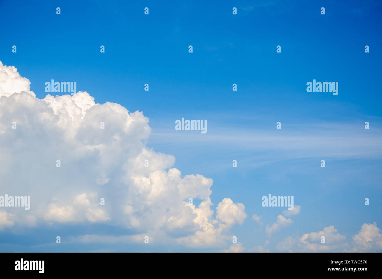 Blue sky background with white cumulus clouds Stock Photo - Alamy