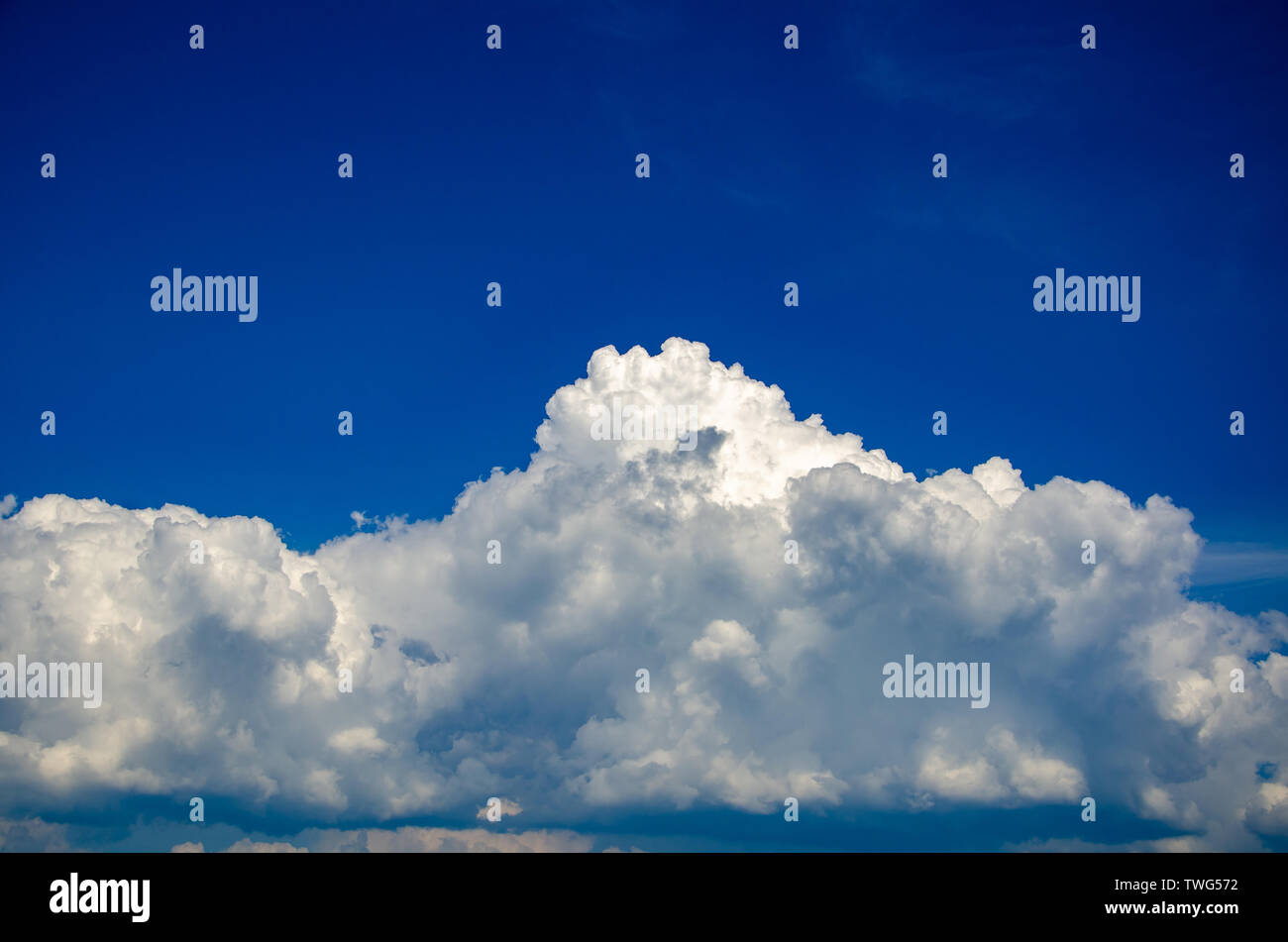Blue sky background with white cumulus clouds Stock Photo - Alamy