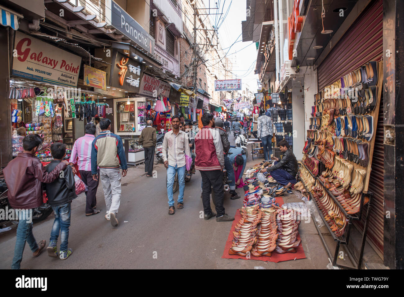 Chandni chowk market hires stock photography and images Alamy