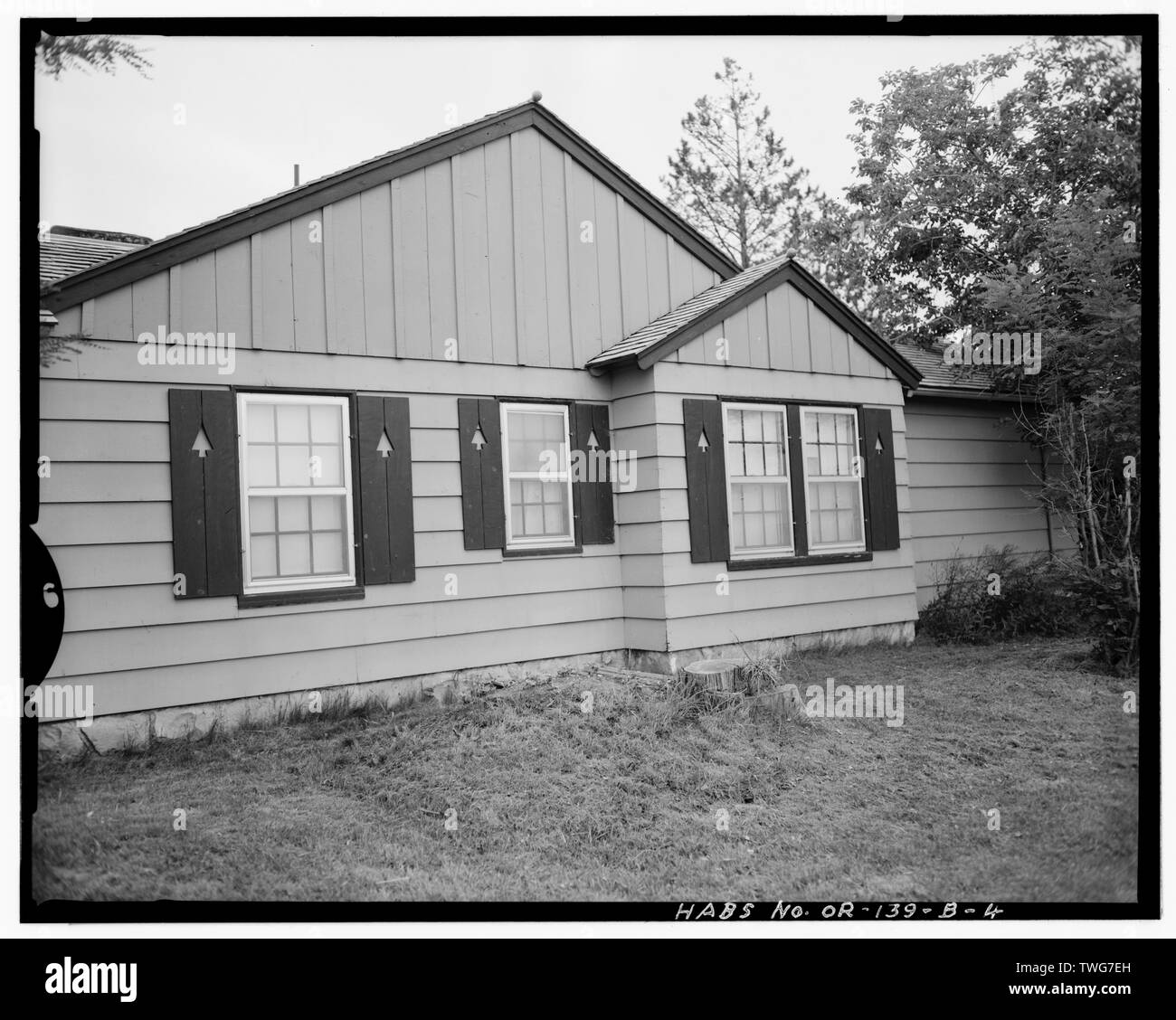 RANGERS RESIDENCE, FRONT ENTRANCE DETAIL, LOOKING NORTHEAST - Union Ranger Distric Compound, Rangers Residence, Fronting State Highway 203, at West edge of Union, Union, Union County, OR Stock Photo