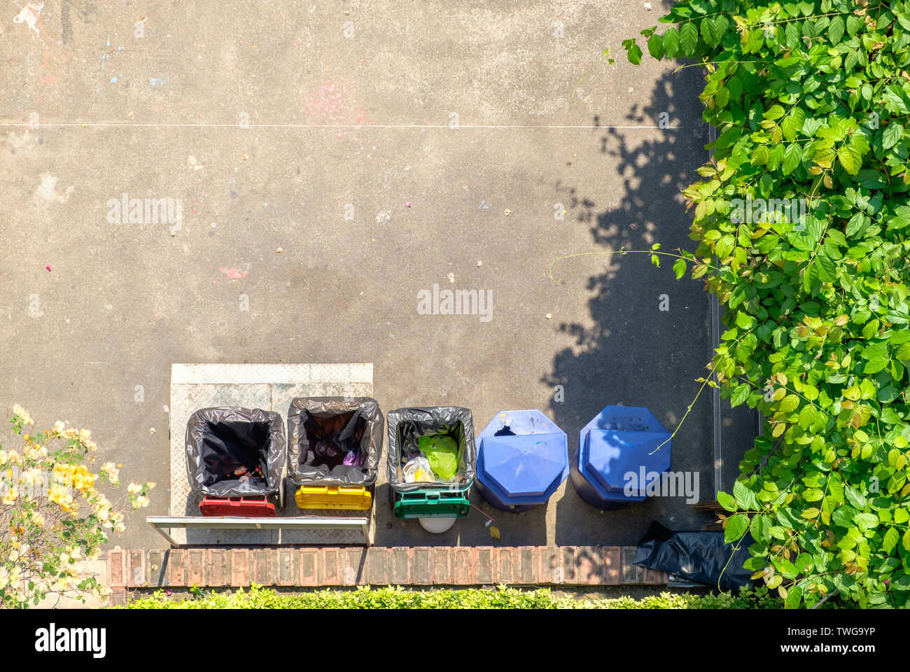 Red top rubbish bin hires stock photography and images Alamy
