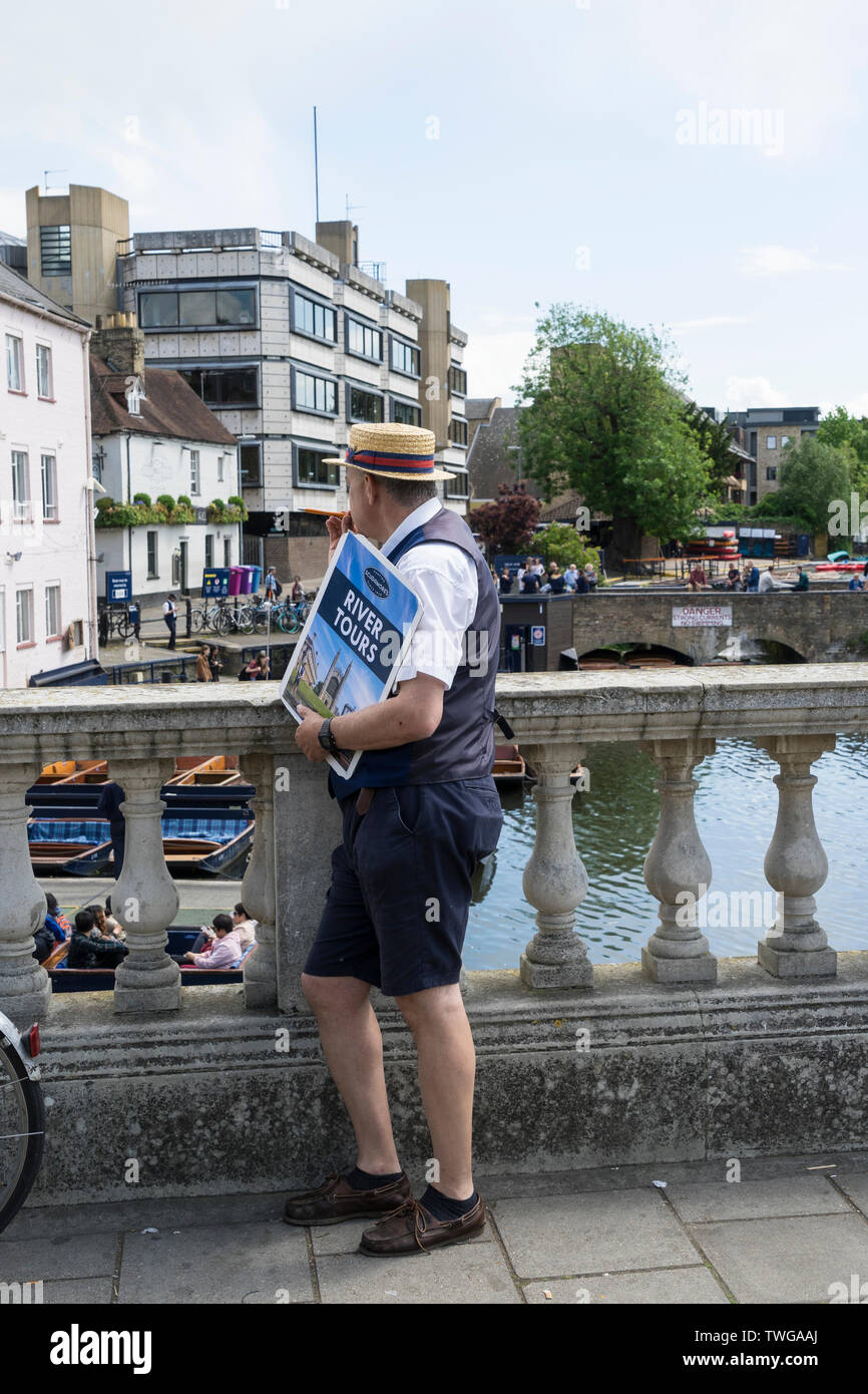 Punt tours tout watching customers in punts from Silver street bridge Cambridge 2019 Stock Photo