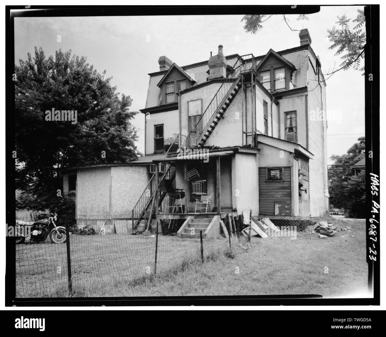 REAR OF STRUCTURE IN PA 6087 22 Town of Jeannette Jeannette