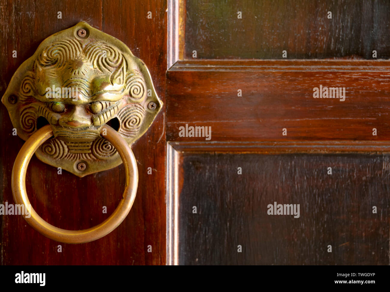 Gold chinese metal ancient hires stock photography and images Alamy