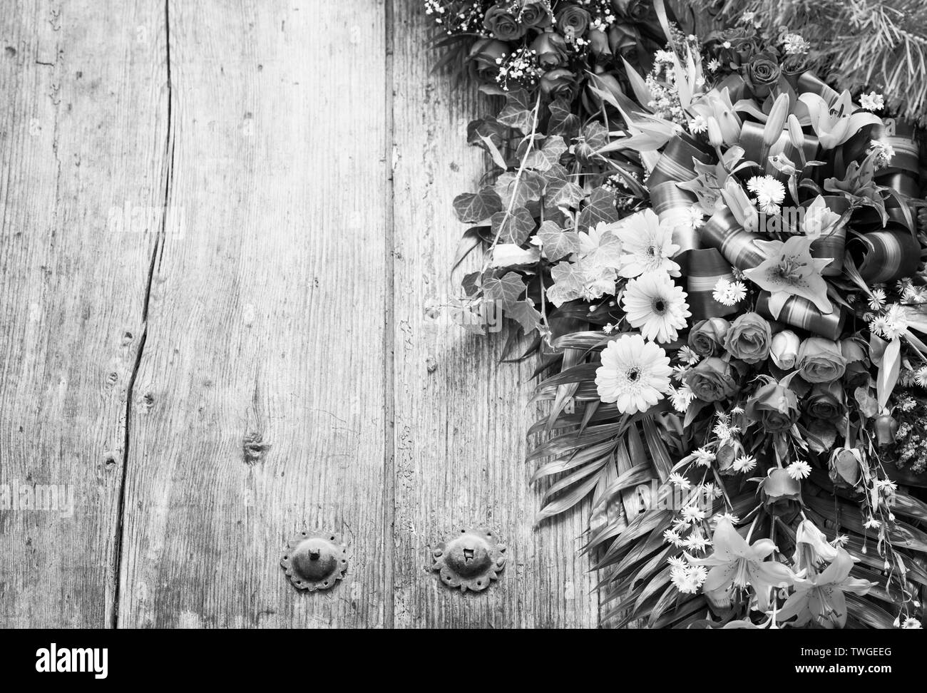 Black and white wreath hi-res stock photography and images - Alamy