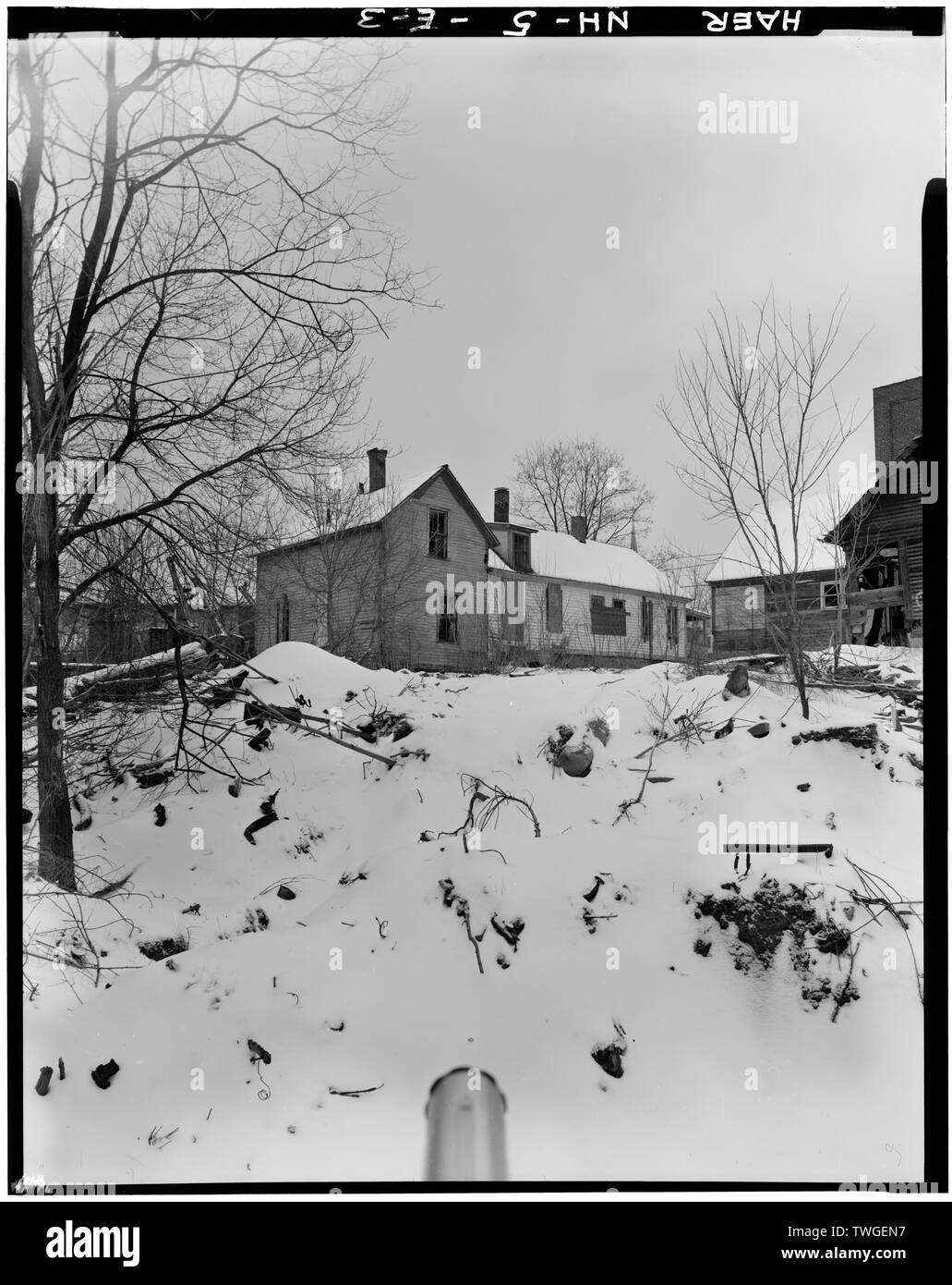 REAR VIEW. - River Street Historic District, 40-42 River Street (House), Claremont, Sullivan County, NH Stock Photo