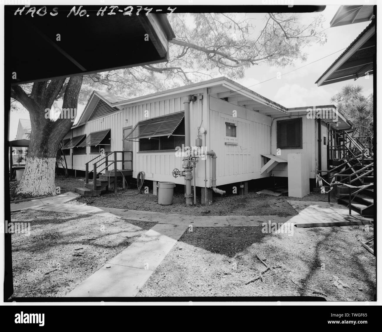 REAR VIEW OF BUILDING NO. 93 FACING SOUTHWEST U.S. Naval Base, Pearl