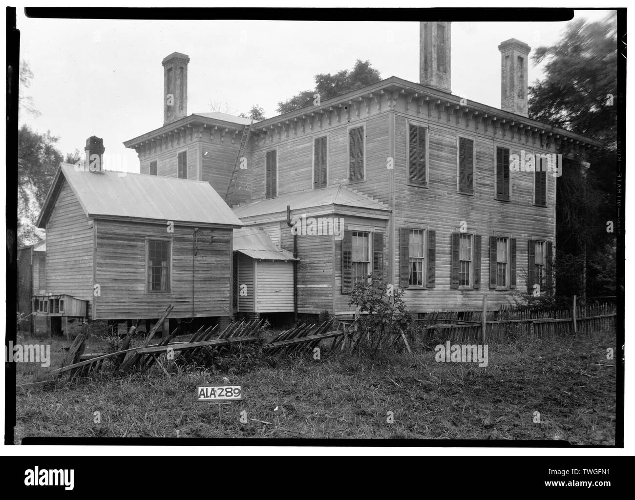 Historic American Buildings Survey Alex Bush, Photographer, April 10, 1935 REAR VIEW SHOWING W. SIDE OF HOUSE - Webb House, 520 Main Street, Greensboro, Hale County, AL Stock Photo