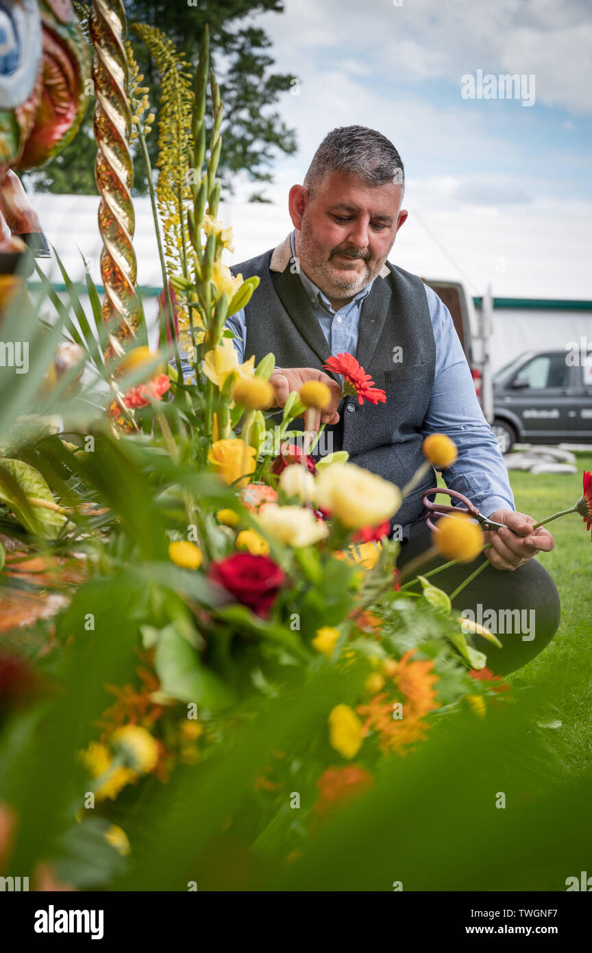 Floral circus hi-res stock photography and images - Alamy, image size:864x1390