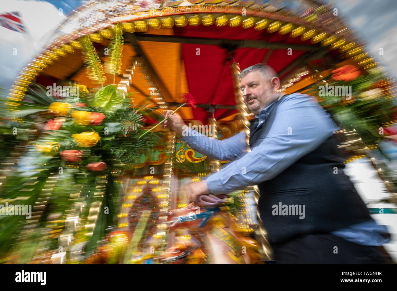 Floral circus hi-res stock photography and images - Alamy, image size:1300x954