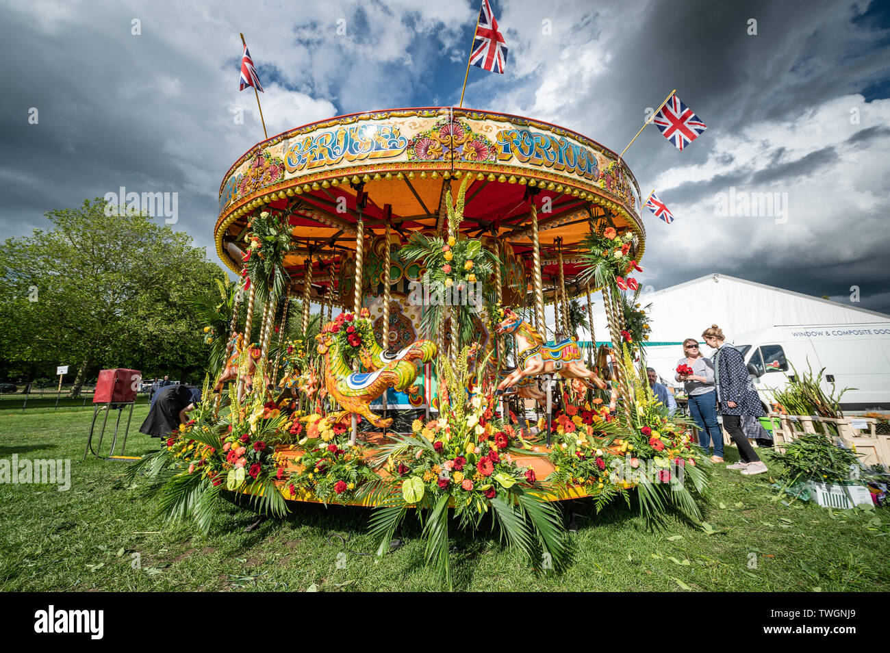 Floral circus hi-res stock photography and images - Alamy, image size:1300x954
