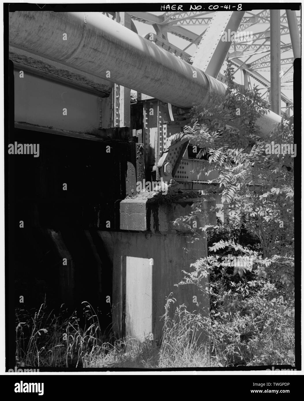 ROLLER BEARING ABUTMENT DETAIL. VIEW TO NORTH. Fifth Street Bridge, U