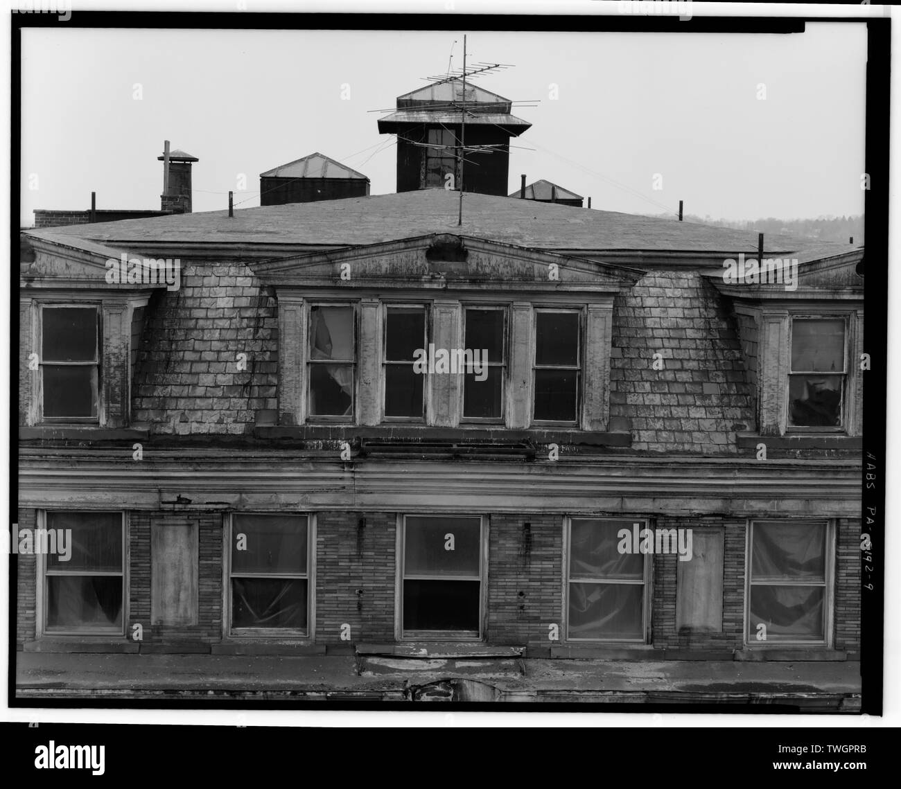 ROOF DETAIL FACING SOUTHWEST Rappe Hotel, 40 East Pennsylvania Avenue